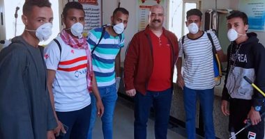 "البركة فى الشباب" حملة لتطهير المدارس بقرية المراشدة فى قنا