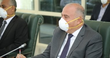 محافظ قنا يترأس مجلس الصحة الإقليمى لمناقشة أزمة كورونا .. صور