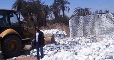محافظ أسوان: تحويل المتعدين على أراضى الدولة إلى النيابة العسكرية.. صور