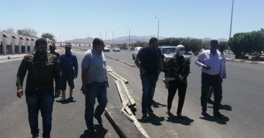 صور.. رصف الطرق بالشوارع الرئيسية والفرعية فى مدينة سفاجا