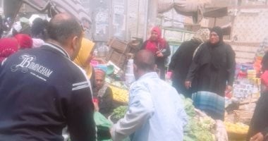 صور.. فض سويقة أبو عامر بمدينة الزقازيق فى الشرقية لمواجهة "كورونا"