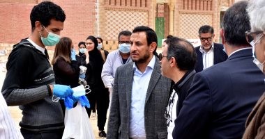 توزيع كمامات وقفازات.. إجراءات احترازية فى جنازة والدة معتز التونى وحماة عمرو الليثى 