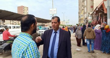 فض سوق الخميس بطوخ لحماية المواطنين من فيروس كورونا.. صور