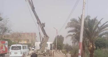 تركيب وصيانة كشافات الإنارة بـ3 قرى في مركز سوهاج استعدادا لشهر رمضان