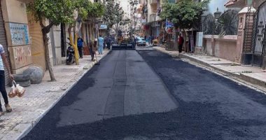 صور .."مديرية الطرق "بالإسكندرية تواصل تنفيذ خطة الرصف فى 3 أحياء 