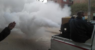 صور.. سيارات مكافحة الذباب تجوب شوارع المعتمدية فى ثالث أيام الحجر