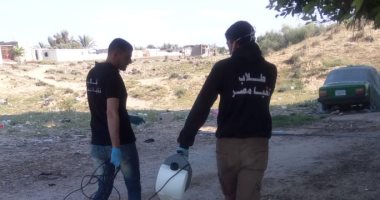 صور.. طلاب التربية الرياضية بالعريش يعقمون العمارات السكنية بحى الريسة