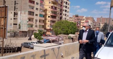 محافظ الجيزة يقود حملات لإزالة مخالفات البناء بالعمرانية والطالبية.. صور