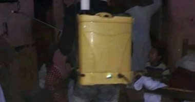 أهالى نجع أبو حميد بالأقصر يطهرون منازلهم للوقاية من كورونا