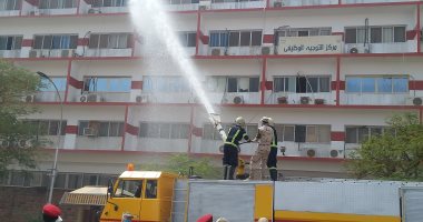 بالصور.. رش وتعقيم منشآت جامعة أسوان ضد "كورونا"