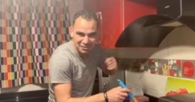 أحمد عيد عبدالملك يستقبل رمضان بفانوس وشعار الزمالك وجلابية بيضة