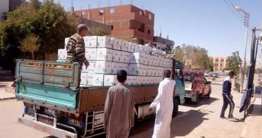 استمرار توزيع مساعدات غذائية للعمالة الغير منتظمة بالوادى الجديد