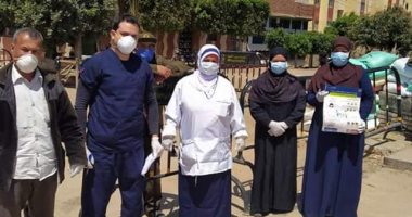 خدمات صحية وتثقيفية ضمن العيادة المتنقلة بمنشية نيازى بالمنيا