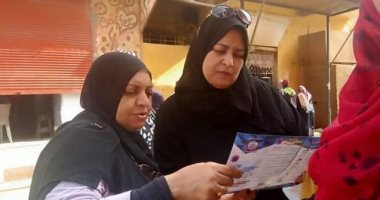 شاهد كيف تعمل الرائدات الريفيات لتحذير سكان القرى من كورونا بالوادى الجديد