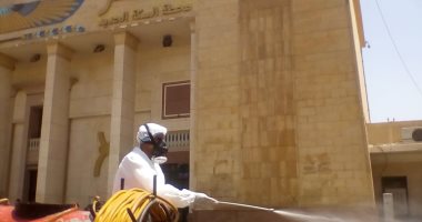 صور.. الطب البيطرى بالأقصر يطهر السكة الحديد والميادين والشوارع الرئيسية