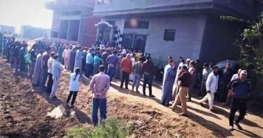 وقائع العار فى شبرا البهو.. شهود عيان يروون تفاصيل منع دفن الطبيبة: الجهلاء استخدموا مكبرات صوت المسجد وسيارات نصف نقل لحشد الأهالى ضد دفن الجثمان ..والمفاوضات معهم استمرت 6 ساعات..ونواب: قلة أساءوا لأهل القرية