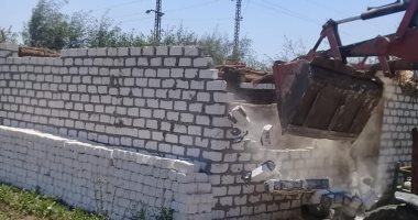 صور.. مدينة إسنا تستكمل إزالة التعديات وتنفذ 10 حالات بالنجوع