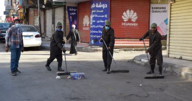 صور.. شاهد عمال النظافة بالأقصر بالملابس الوقائية الجديدة لحمايتهم من العدوى
