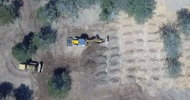 مشاهد من ضواحى إسطنبول لتجهيز مقبرة لضحايا فيروس كورونا فى تركيا.. فيديو