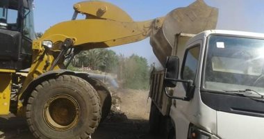 رفع 270 طن من قمامه ونقلها للظهير الصحراوى بالمنيا ..صور
