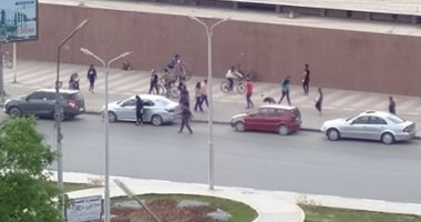 خوفا من كورونا.. قارئ يشكو من تجمعات الشباب أمام حديقة الميريلاند