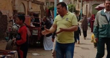 فض سوق كفر مويس ببنها للوقاية من انتشار كورونا.. صور
