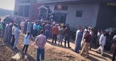 أهالي قرية بالدقهلية يرفضون دفن جثمان طبيبة توفيت بسبب الكورونا.. صور
