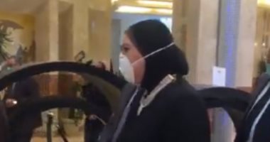 فيديو.. وزيرة الصناعة تجرى الإجراءات الوقائية قبل دخول الهيئة العربية للتصنيع