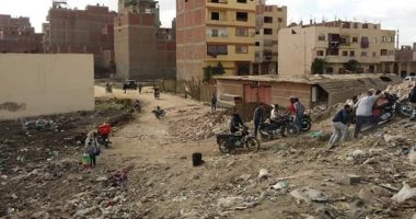 أهالى المعتمدية يخترقون الحجر الصحى المفروض على القرية.. صور