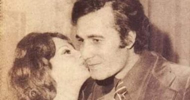 "بوسة" شهيرة على خد أبوها وزيارة أثرية..رانيا محمود ياسين تكشف عن صور الذكريات