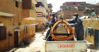  صحة أسوان تعلن خضوع سكان عمارتين سكنيتين بمنطقة الشنقراب لإجراءات الحجر الصحى المنزلى.. والمحافظ يكلف بتوفير جميع احتياجات المواطنين اليومية.. تواصل عمليات تعقيم المبانى الحكومية والشوارع الرئيسية..صور