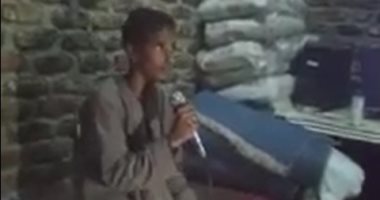 نشطاء يتداولون فيديو لشاب كفيف يقدم الإنشاد الدينى والابتهالات بصورة رائعة