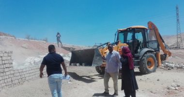 صور.. إزالة 17 مخالفة وتعديات بالبناء على مساحة 4142م2 بالأقصر