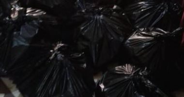 شباب قرية دار السلام بكفر الشيخ يتطوعون لتوزيع شنط مساعدات