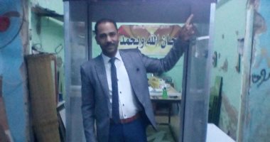 شباب منياوى يصمم "ممرا تعقيميا" ويهدى أول إنتاجه لمستشفى الجامعة .. صور