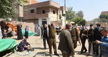 صور.. حملة لإزالة الإشغالات وفض الأسواق للوقاية من كورونا بالشهداء