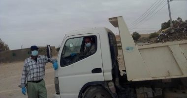 عمال المشروعات بوسط سيناء سيناء يرتدون الكمامات أثناء العمل