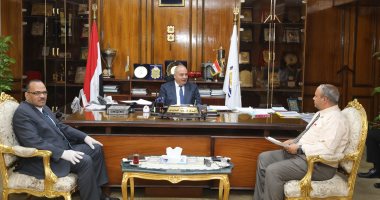 محافظ قنا: بدء صرف منحة العمالة غير المنتظمة غداً حتى الخميس