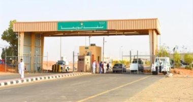 الحكومة اليمنية تعلن رفع الحظر عن الشحن التجارى والإغاثى فى منفذ الوديعة البرى 