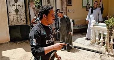 حملة شبابية لتطهير وتعقيم قرية أولاد يحيى بسوهاج لمنع انتشار كورونا