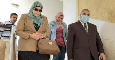 وكيل تعليم دمياط يتفقد استعداادات المدارس للأبحاث الطلابية