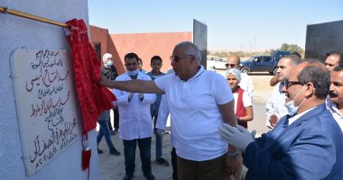 محافظ الوادى الجديد يفتتح أول مجزر للدواجن بالخارجة ويوجه بتخفيض الأسعار (صور )