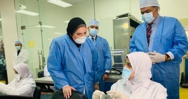 نيفين جامع: لجنة للقيام بحملات تفتيش لمتابعة إجراءات مواجهة كورونا بالمصانع