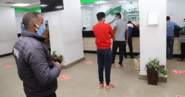 وزير التنمية المحلية ومحافظ الجيزة يتابعان صرف منحة العمالة فى إمبابة