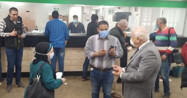 محافظ بورسعيد يتابع إجراءات صرف منحة الرئيس للعمالة غير المنتظمة