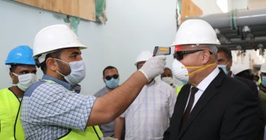 محافظ قنا يتابع تطبيق الإجراءات الوقائية بمواقع تنفيذ المشروعات.. صور