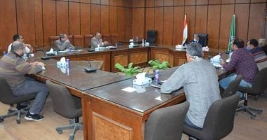 محافظ المنيا: تشكيل لجنة لمعاينة مواقع استلام محصول القمح بزيادة 31 ألف فدان