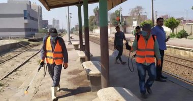 تعقيم محطة قطار منيا القمح وعدد من المنشآت الحكومية بالشرقية.. صور