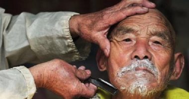قناع مبتكر للوقاية من كورونا أثناء الحلاقة فى الصين.. اعرف التفاصيل 