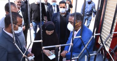 محافظ مطروح: انتظام صرف منحة العمالة غير المنتظمة لـ6540 مستحقا
